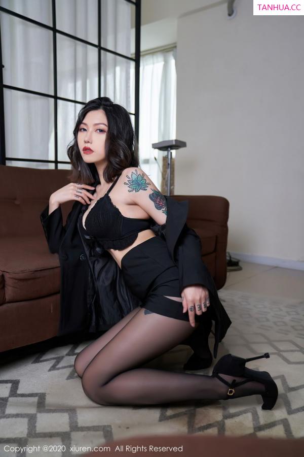 舌尖上的菊花  [XiuRen]高清写真图 2020.10.29 No.2711 舌尖上的菊花Ace第24张图片
